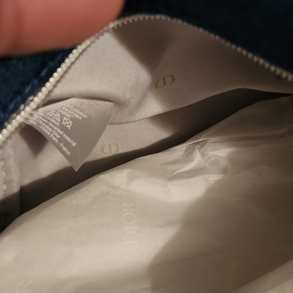 YVES SAINT LAURENT COSMETIC BAG - Picture 10 of 10